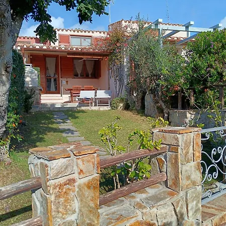 Nyaraló Villasimius, A 300 Mt Dalla